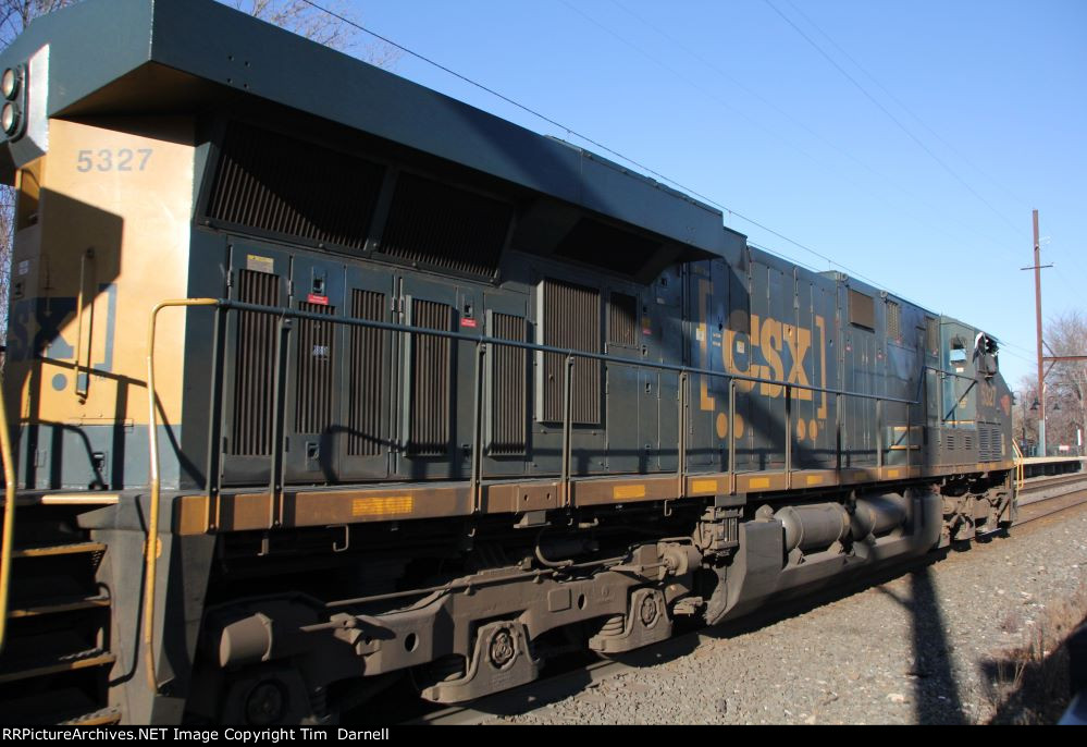 CSX 5327 on I032